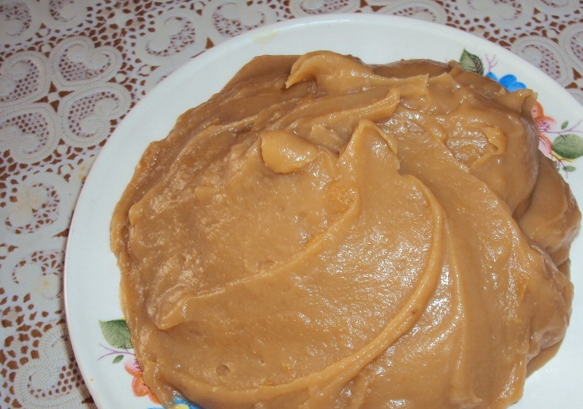 1. Этап. Крем со сгущенкой: 5. Достаем из холодильника и еще раз взбиваем. Вот и все, наш крем со сгущенкой готов! Он получается очень вкусным и воздушным.