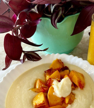 1. Этап. Манная каша без комочков. В мультиварке: Ну а с кашей манной и вовсе! И не поленитесь, выжмите из апельсина сок. Чтобы с мякотью получился. Завтрак получается … практически императорский!