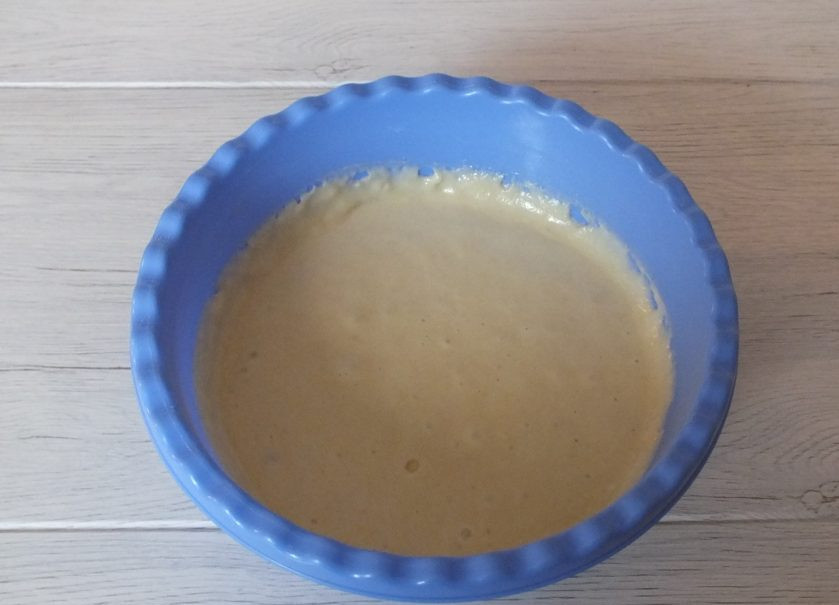 1. Этап. Кекс с яблочным пюре: Тесто должно получиться легким и воздушным.