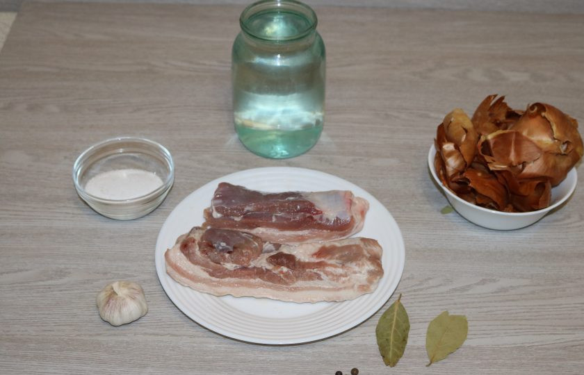 1. Этап. Подчеревок в луковой шелухе: Подготовьте ингредиенты.