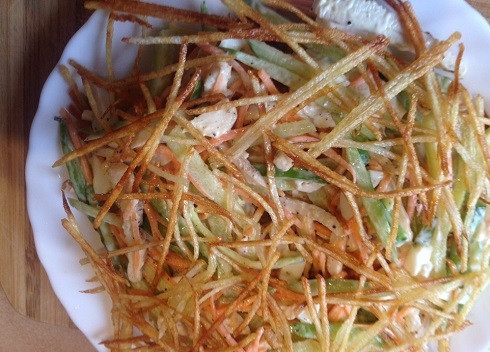 1. Этап. Глухариное гнездо: И накрываем оставшимся картофелем. В центре формируем небольшое углубление.