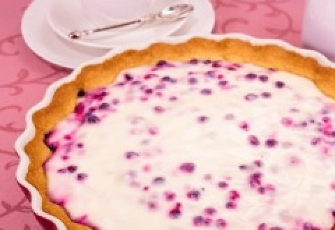 1. Этап. Вкусный пирог с брусникой: 9. В холодильнике пирог должен провести минимум два часа, после чего подаем его к столу.