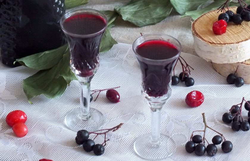 1. Этап. Ликёр из черноплодной рябины: Вкусного вам напитка!