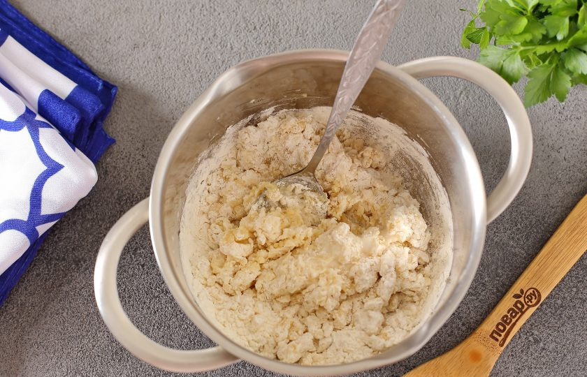 1. Этап. Газмаг для плова: Перемешайте и частями добавьте теплую воду.