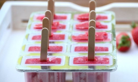1. Этап. Ягодное мороженое: 5. После застывания аккуратно достаньте мороженое из формочек и можно пробовать. Приятного аппетита!