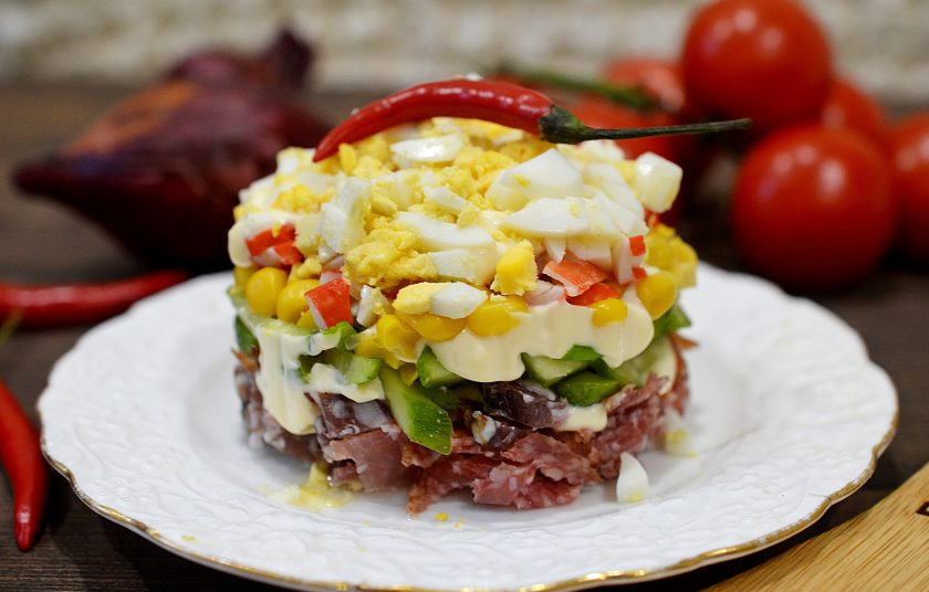 1. Этап. Слоеный салат с кукурузой: 7. Приятного аппетита!