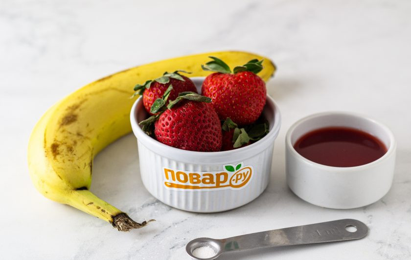 1. Этап. Клубнично-банановое мороженое: Подготовьте все ингредиенты.