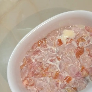 1. Этап. Запеканка из курицы с помидорами: Выложить все в форму для запекания, предварительно смазав ее маслом.