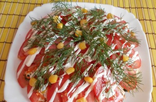 1. Этап. Салат из морской капусты с морковью: 12. Посыпьте нарезанным укропом и кукурузой. Вот вы и узнали, как приготовить салат из морской капусты с морковью. Теперь самое время попробовать его. Приятного аппетита!