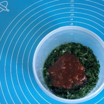 1. Этап. ЗакускаЗапеченные перцы: Добавить всю смесь к петрушке.