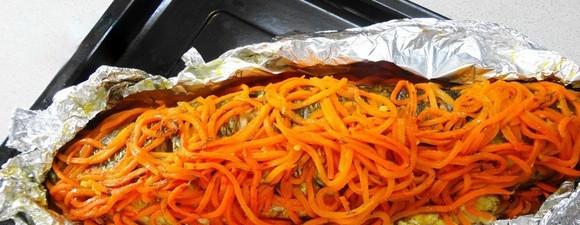 1. Этап. Кефаль в духовке в фольге: Через 40 минут снимаем верхний слой фольги, оставляем на 10 минут подрумяниться.