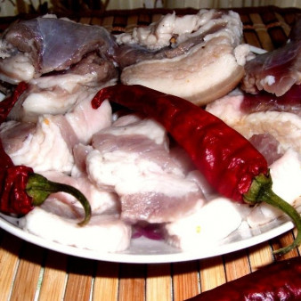 Маринованное сало с чесноком