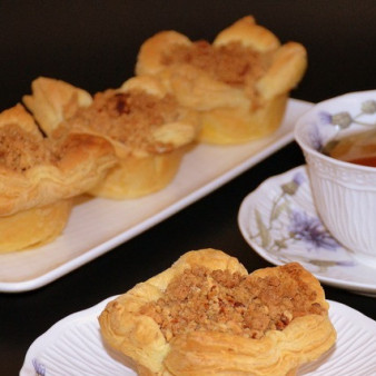 Слойки с яблоками и миндалем