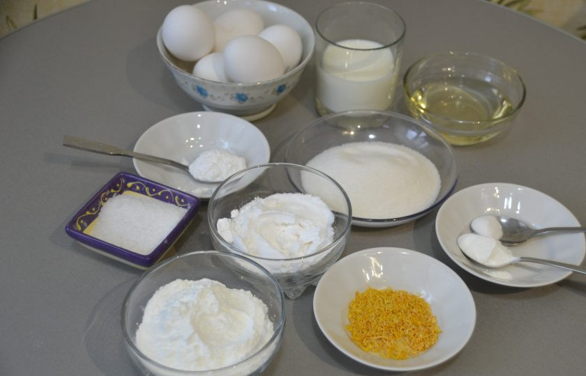 1. Этап. Мокрый бисквит: Подготовьте ингредиенты.