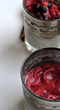 1. Этап. Чиа пудинг с ягодами: Подавать пудинг в прозрачных бокалах или креманках.