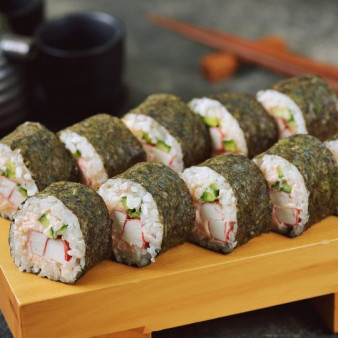 Роллы с икрой мойвы