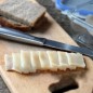 Засолка масляной рыбы Рыбу нужно предварительно разморозить при комнатной температуре. Обсушите салфеткой, смажьте со всех сторон лимонным соком. Сок лимона можете заменить на коньяк или водку. Посыпьте со всех сторон солью и сахаром. Поместите рыбу в герметичный контейнер и поставьте в холодильник на 2-3 дня, за это время нужно рыбу несколько раз перевернуть. Засолка масляной рыбы очень простой и довольно быстрый процесс, рыба получается в меру соленой, сочной и вкусной. По этому рецепту можно готовить любую крупную рыбу даже красную, по желанию можете добавить немного душистого перца прямо в контейнер. Такую рыбу можно использовать для различных закусок и приготовления других блюд. Приятного аппетита!!! Готовую рыбу храните в холодильнику около 3 дней. Подавайте в качестве бутербродов на хлебе, добавляйте в салаты, суши или готовьте закуски.