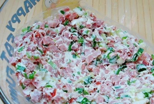 1. Этап. Перец, фаршированный колбасой и сыром: 5. Вот такая масса получается.