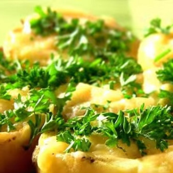 Картошка, фаршированная перепелиными яйцами