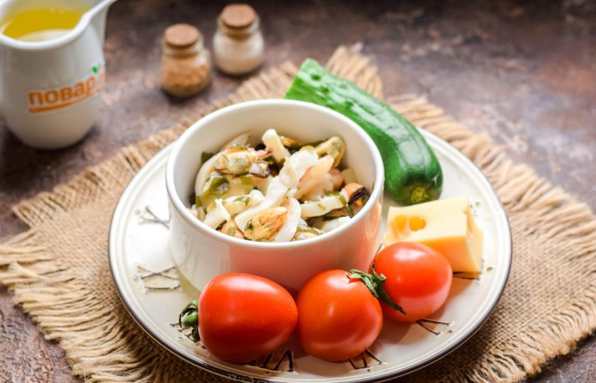 1. Этап. Салат из морского коктейля: Подготовьте ингредиенты.