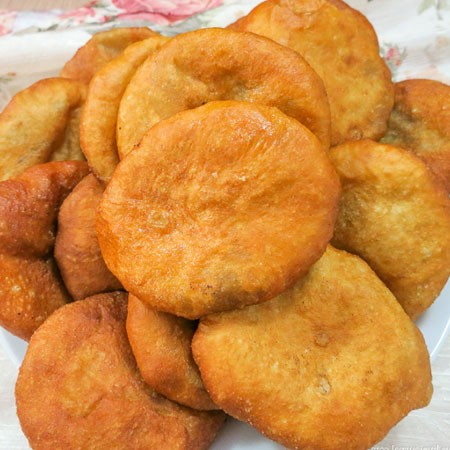 1. Stage. Belyashi: Put the finished whites in a bowl and cover, so they stay warm for a long time, and the dough becomes softer.