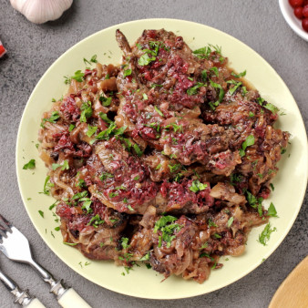 Кролик в клюквенном соусе