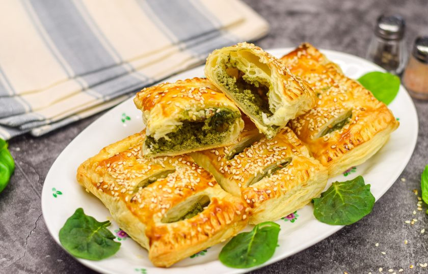 1. Этап. Слоеные пирожки с рикоттой и шпинатом: Приятного аппетита!