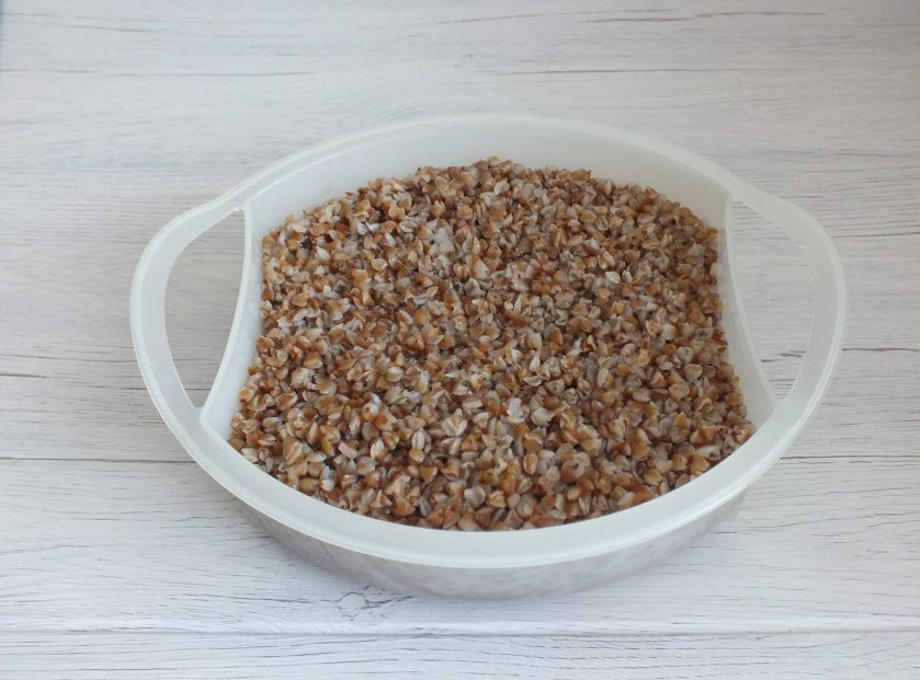 1. Этап. Гречка в пароварке: Каша готова. Подавайте горячей.