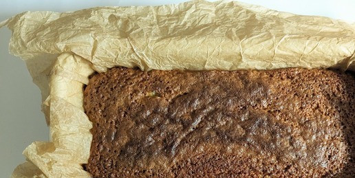 1. Этап. Лимонно-мандариновый миндальный пирог: Пирог остудить, минут 5 в форме, потом достать вместе с бумагой до полного остывания.