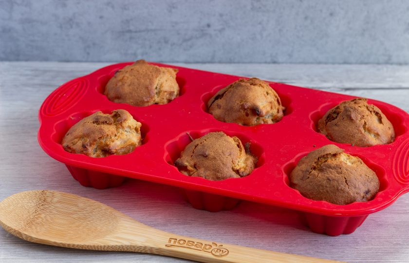 1. Этап. Пряные кексы: Выпекайте кексы 25-30 минут при температуре 180 градусов. Затем выключите духовку и оставьте их там на 7-10 минут.