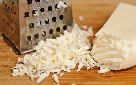 1. Этап. Жульен: 11. На терке натрите сыр.