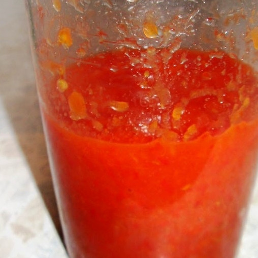 1. Этап. Сырная паста, запеченная в духовке: Измельчаем запеченные перцы в блендере до однородности.