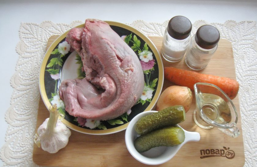 1. Этап. Салат с языком и морковью: Подготовьте ингредиенты для приготовления салата.