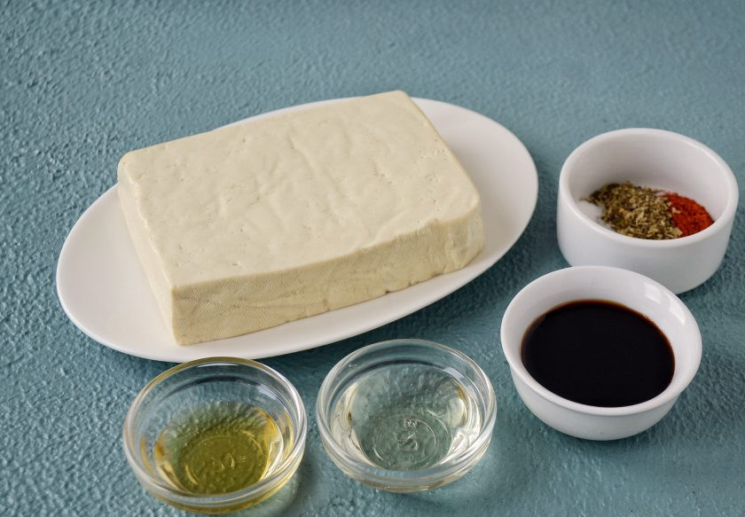 1. Этап. Тофу на гриле: Подготовьте все ингредиенты.