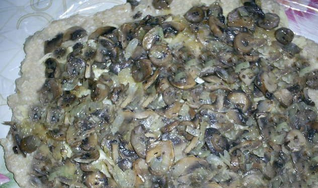 1. Этап. Фарш в духовке: Точно так же делаем рулет с грибами.