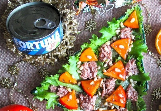 1. Этап. Новогодний салат Тунец и хурма: Подавайте к столу!
