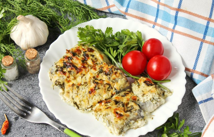 1. Этап. Минтай в сметане с маринованными огурцами: Приятного аппетита!