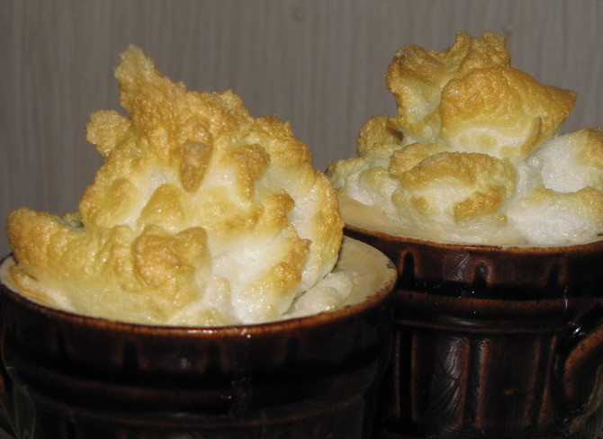 1. Этап. Суфле из горбуши: Добавляем еще яичного белка сверху, запекаем 5 минут.