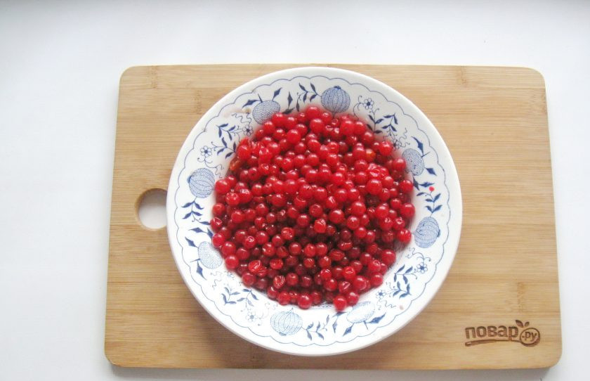 1. Этап. Настойка из калины: Калину тщательно помойте.