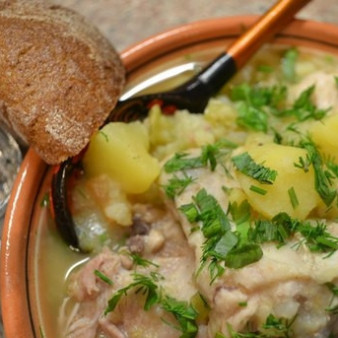 Курица с картошкой в горшочке