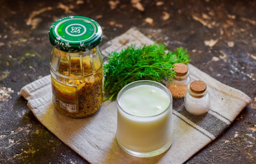 1. Этап. Заправка для салата из йогурта: 1. Подготовьте все продукты по списку.