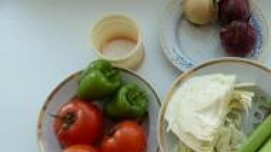 1. Этап. Суп из сельдерея для похудения: Тщательно моем овощи.