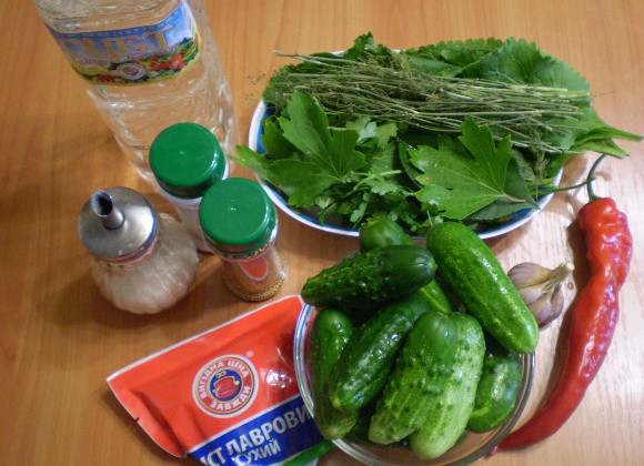 1. Этап. Закатка огурцов в литровые банки: Приготовим необходимые ингредиенты.