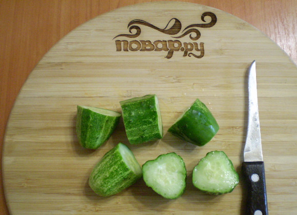 1. Этап. Зеленый коктейль с огурцом: У огурцов отрезаем 