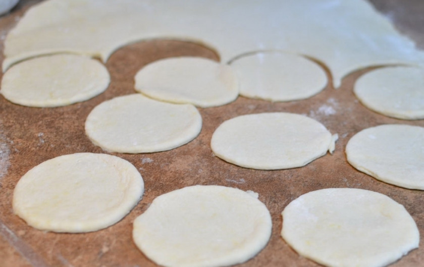 1. Этап. Вареники с ягодами: Примерно таким образом.