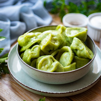Зелёные пельмени со шпинатом