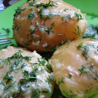 Вареная картошка с чесноком