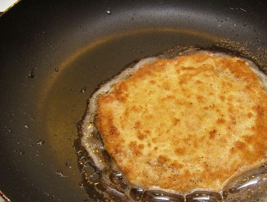 1. Этап. Ромштекс из свинины: Затем ромштекс нужно перевернуть и обжаривать с другой стороны еще 5-6 минут.