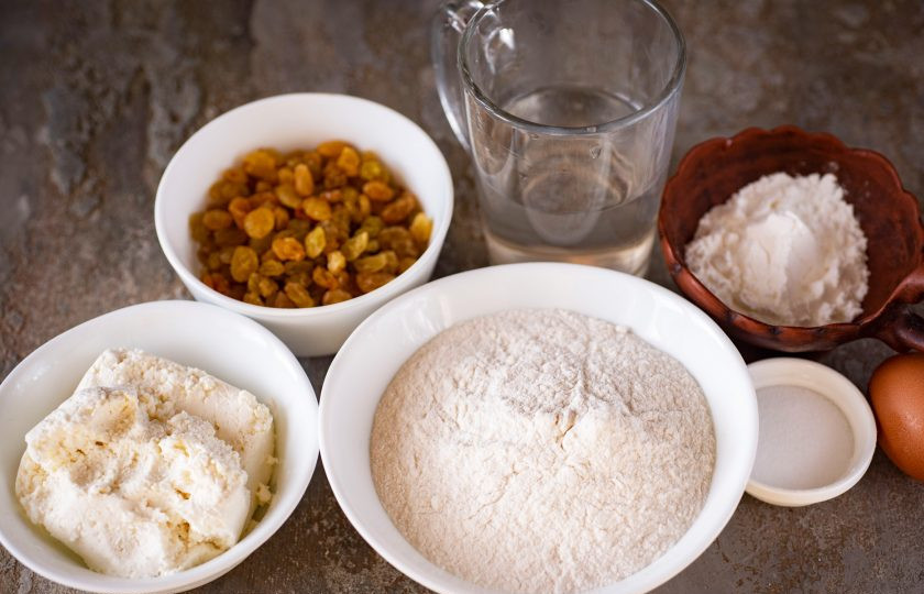 1. Этап. Вареники из рисовой муки: Все ингредиенты соберите по указанному списку.