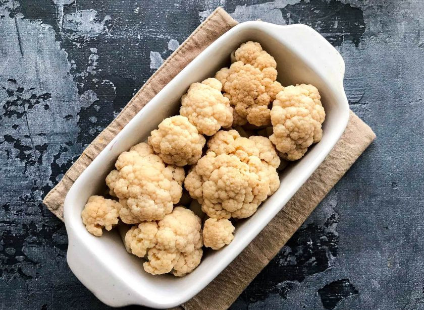 1. Этап. Запеканка из капусты и макарон: Поверх макарон выложите цветную капусту.